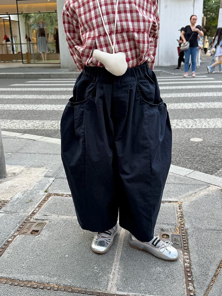 コクーンパンツ(ネイビー)前後のギャザーが入ったゆったりシルエット