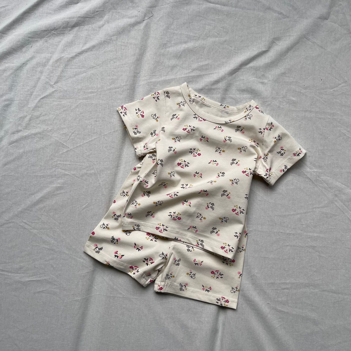 半袖セットアップ Small red flower / 73cm ベビーセットアップ 2点セット フラワー/レモンプリント半袖Tシャツ+ショートパンツ【mh0009175】