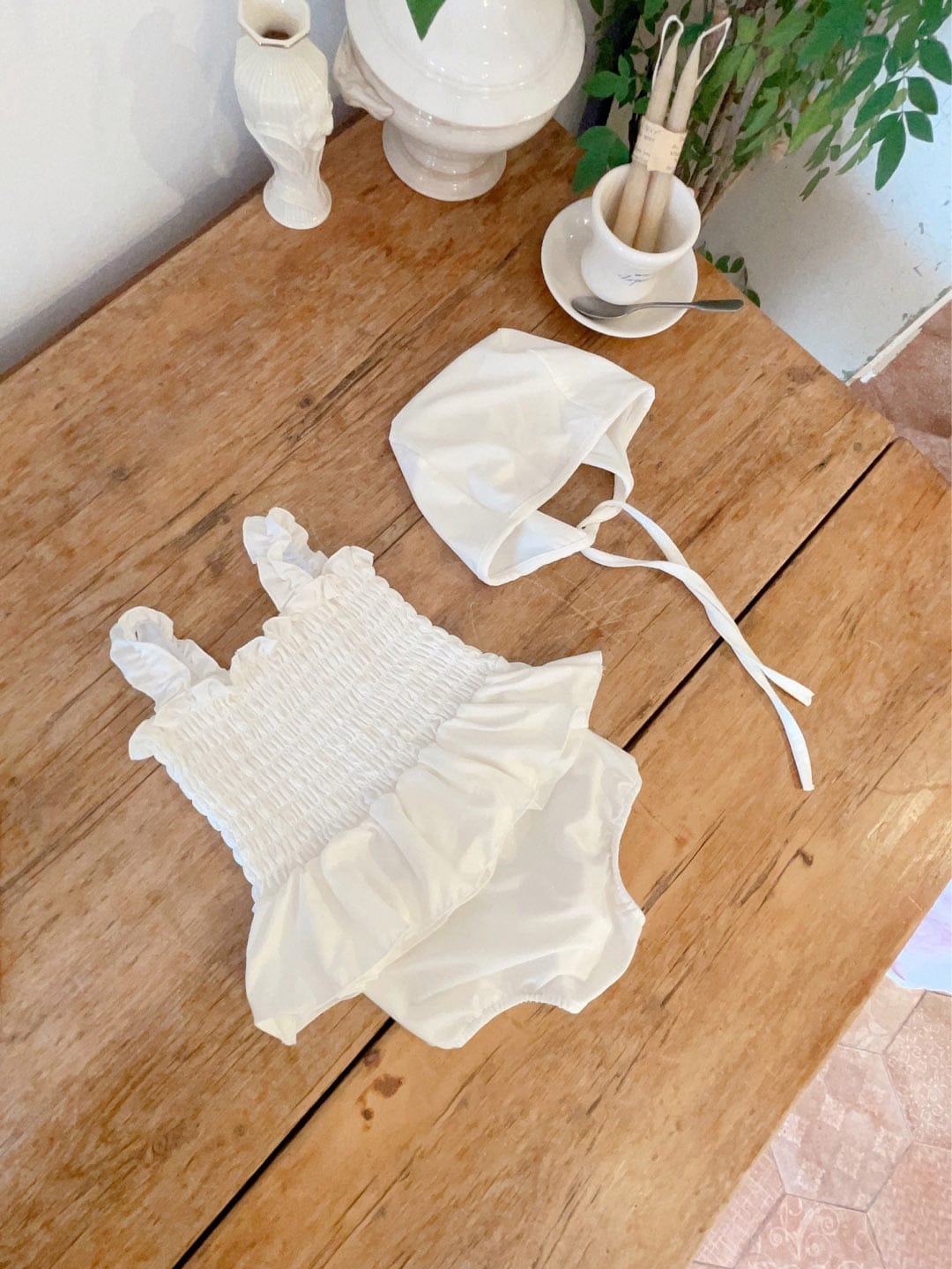 ベビー用水着 White / 66cm ベビー 水着 シャーリング ノースリーブ セパレート スイムウェア ガールズ 帽子 セット【mh0002465】