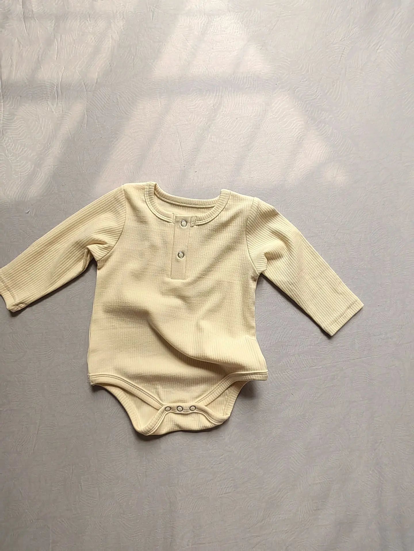 長袖ロンパース Yellow / 66cm 0-6m ベビーロンパース 長袖ボディスーツ シンプルベーシック 3カラー