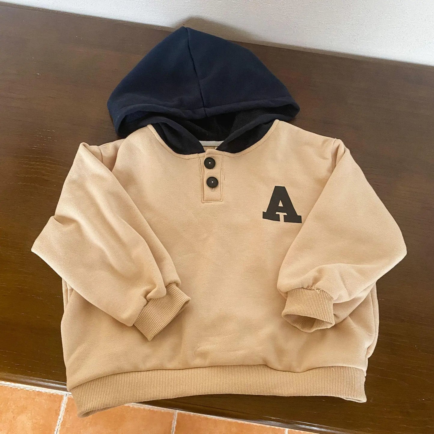 長袖Tシャツ apricot / 12M 80cm キッズトップス フーディ袖スウェットシャツ アルファベットワンポイント アプリコット/グレー/2カラー