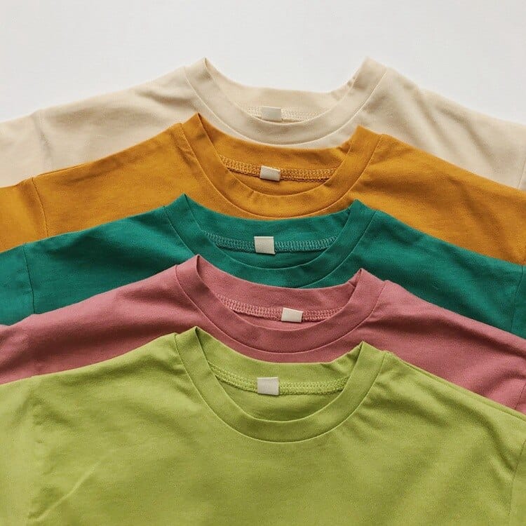 キッズ用ルーズ半袖Tシャツのアップ、ネック周り付き色展開(オレンジ・緑・ピンク・黄緑)