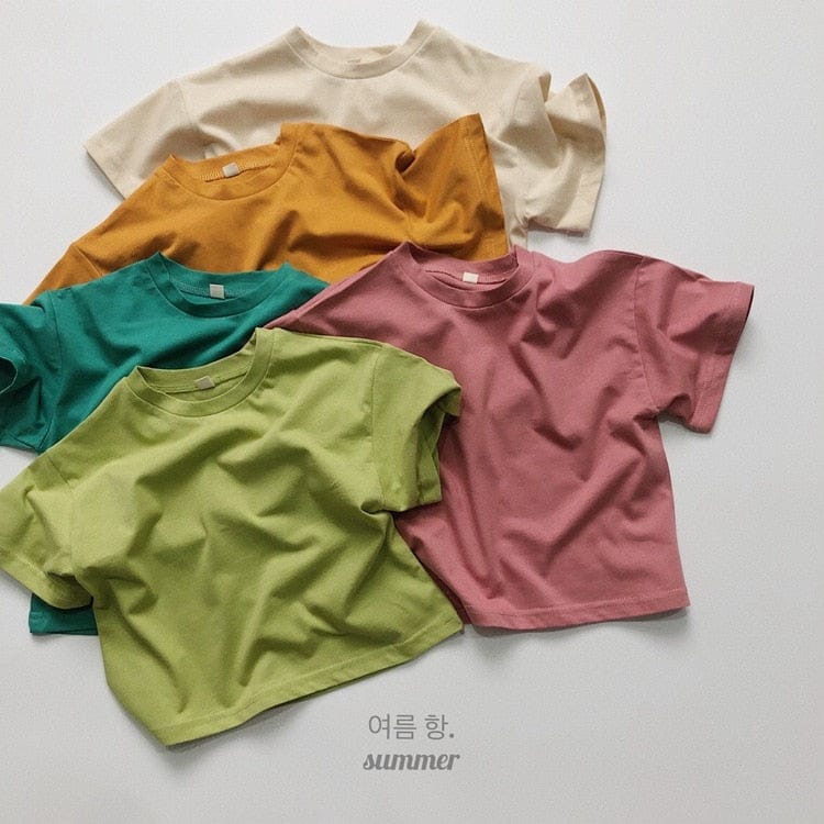 キッズ用ルーズ半袖Tシャツの重ね着イメージ、複数色(ベージュ・茶・エメラルド・ピンク・黄緑)