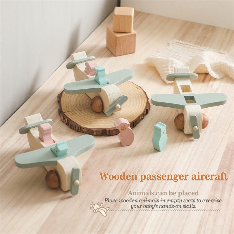 木製飛行機玩具を複数並べたセット、円形台と木製パーツ