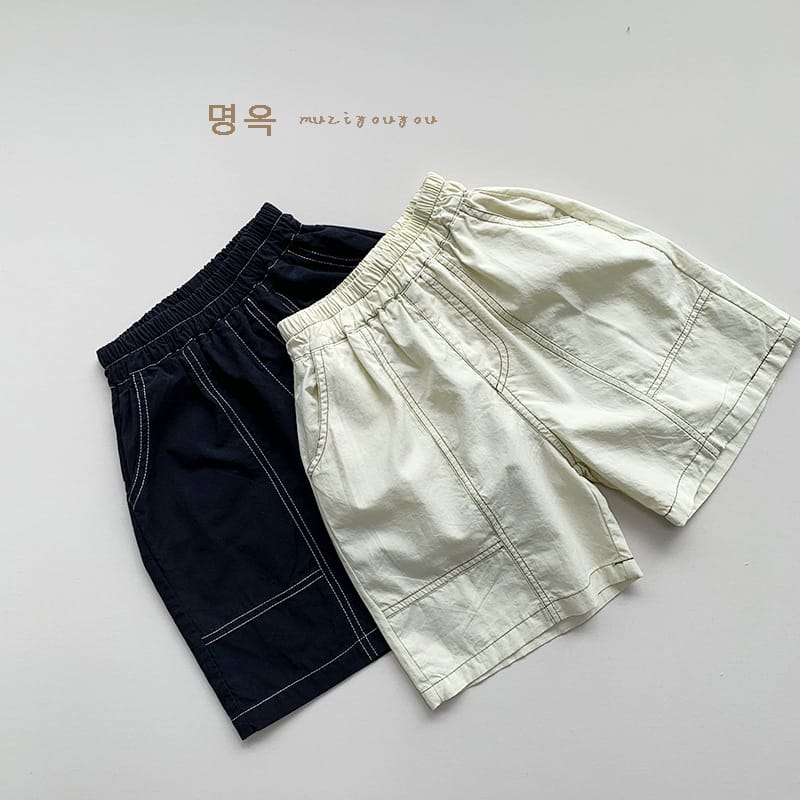 キッズ用ハーフパンツ2色セット、黒と生成りの配色ステッチ(ウエストゴム)