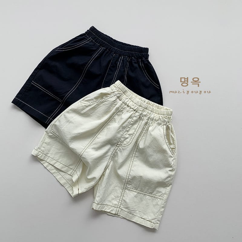 キッズ用配色ステッチのワイドハーフパンツ、黒と生成りの2色セット(ウエストゴム)