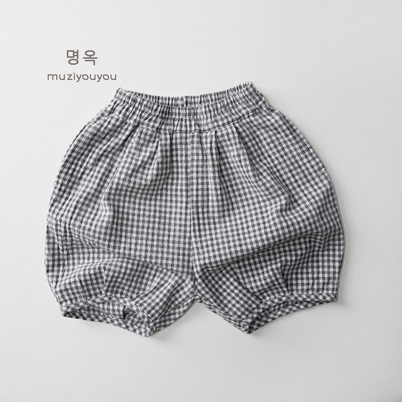 チェック柄の子ども用ショートパンツ、ウエストゴム付き