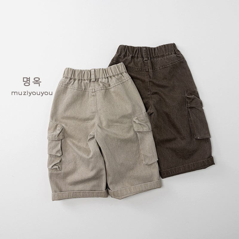 カーゴショートパンツ2色、フラップポケット付きのベージュとダークブラウン