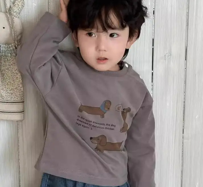 ベビー用長袖Tシャツとデニムパンツ:犬プリント入りグレージュ長袖、デニムパンツはワイド