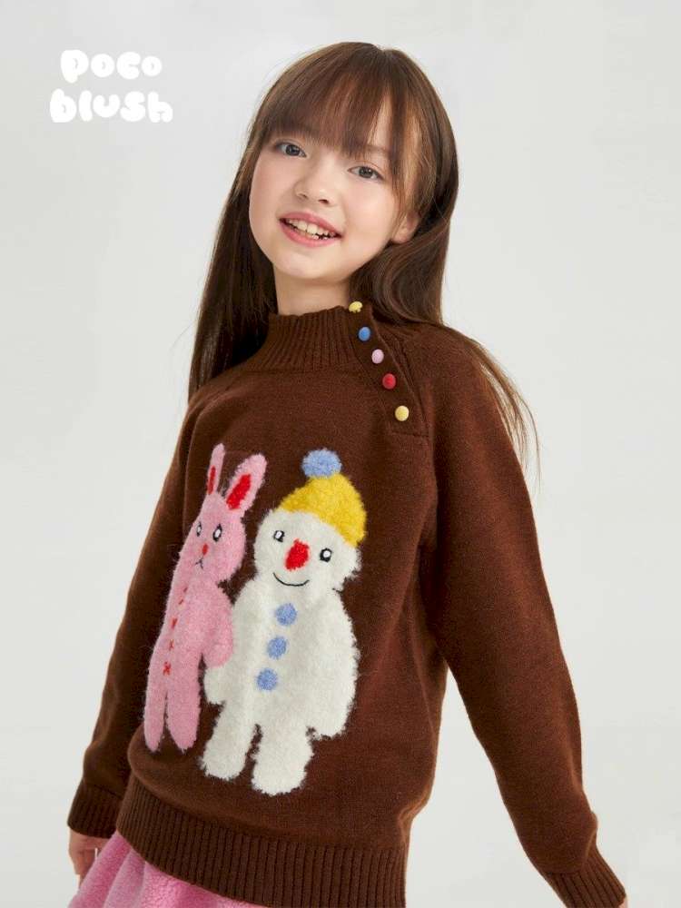 キッズ用ブラウンのハイネックセーター 前面にうさぎ刺繍と雪だるま風デザイン