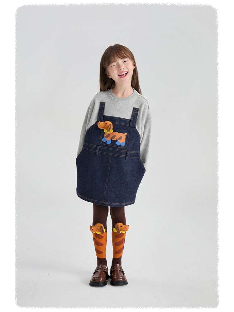 キャラメルブラウンの子ども用レギンス、パピー柄プリント付き