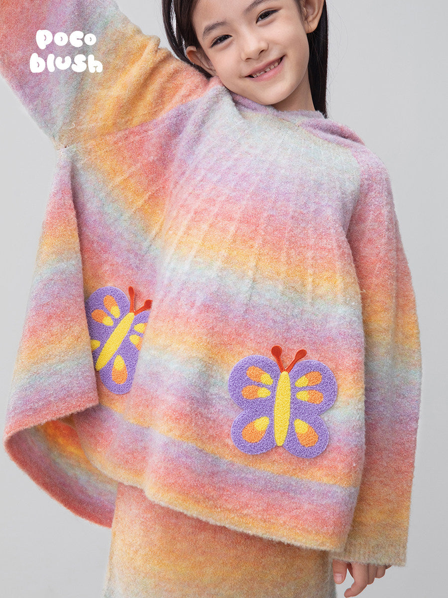 レインボーのフード付きニットポンチョ、蝶の刺繍アップと柔らかな質感
