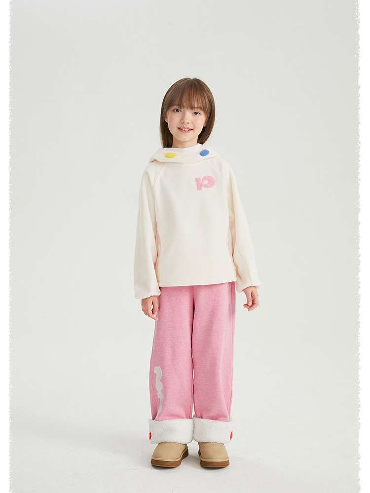 ピンクのキッズ用ワイドパンツ、ハート模様と裏起毛、裾にファー風素材