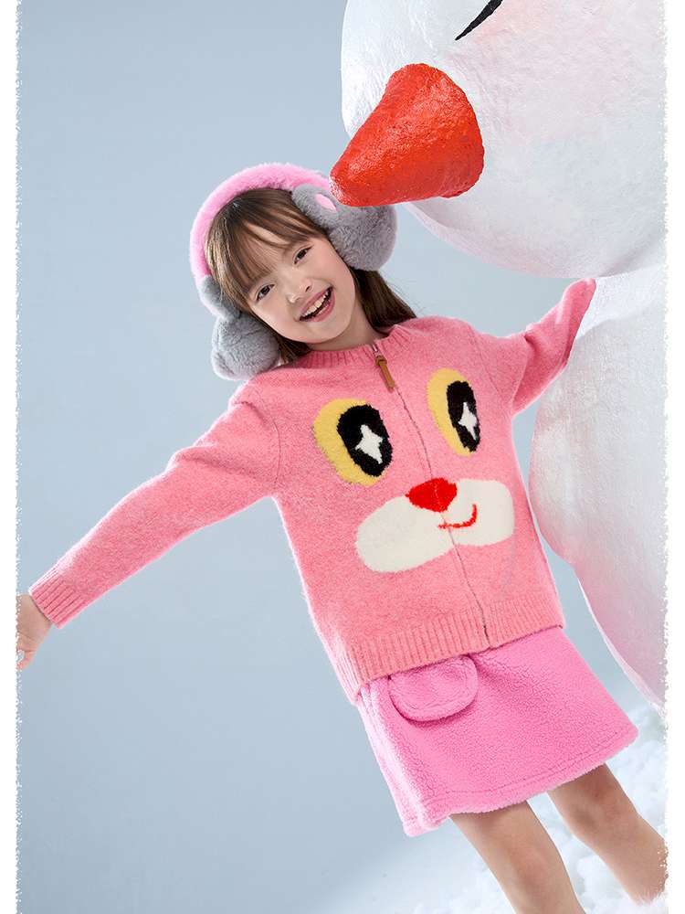 キッズ用ピンクのフェイス柄ジャガードジップカーディガン、ラグラン風の袖