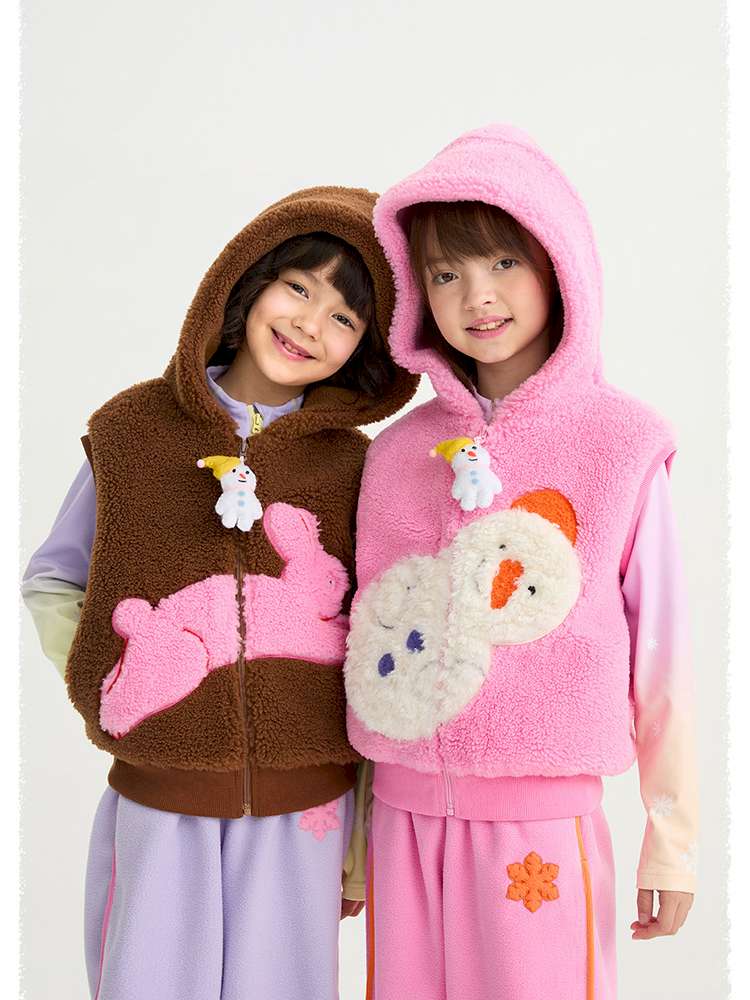 フード付きキッズベスト2枚セット風、ブラウンとピンクに雪だるまモチーフ
