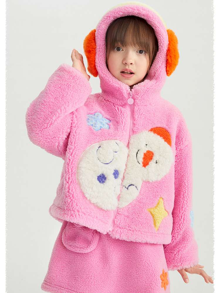 キッズ用ボアフード付きジャケット、ピンク。雪だるま風パッチと前開きボタン