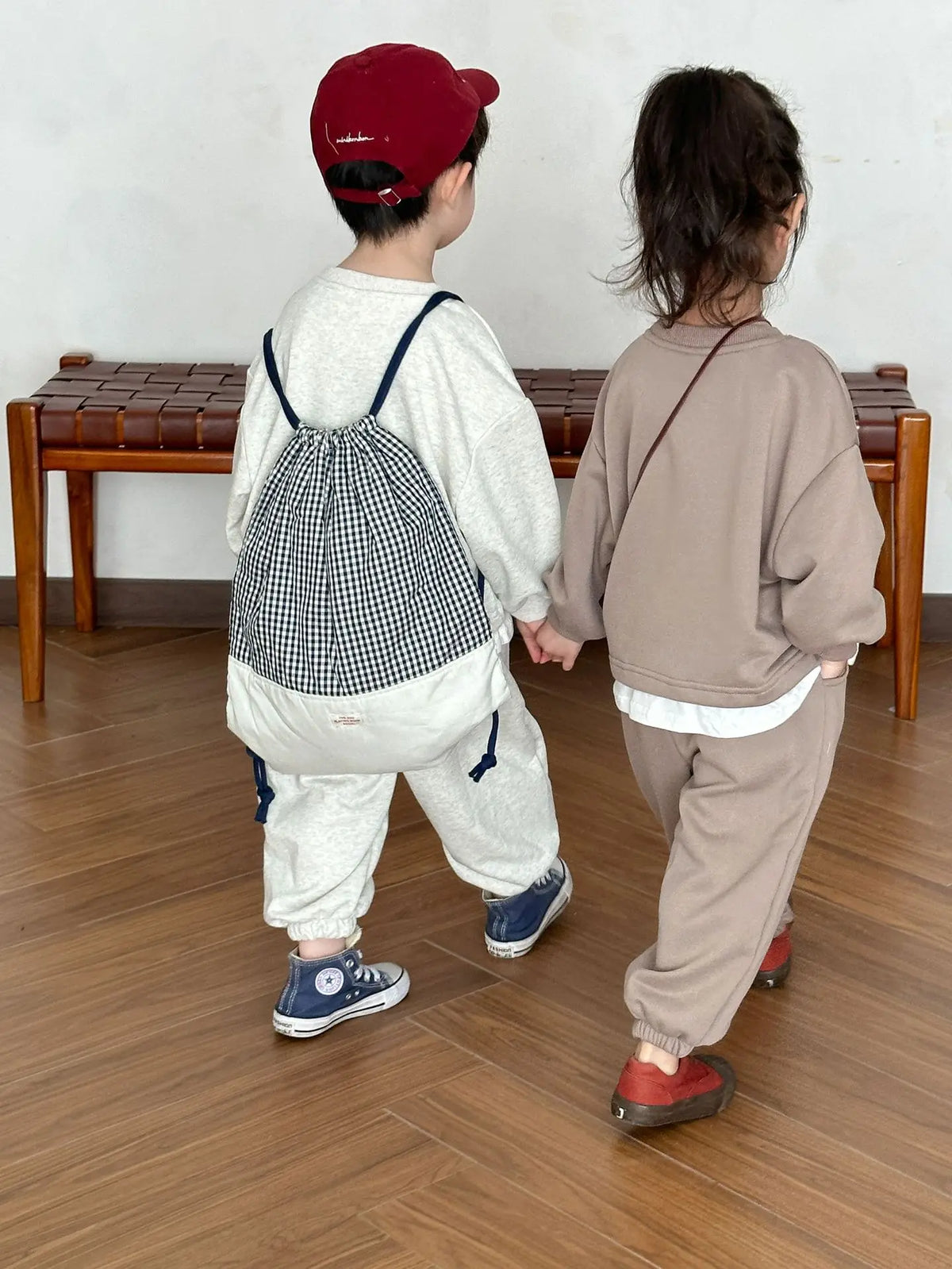 子ども用スウェットセット ロングパンツ&長袖トップス(背面、グレー/ブラウン)