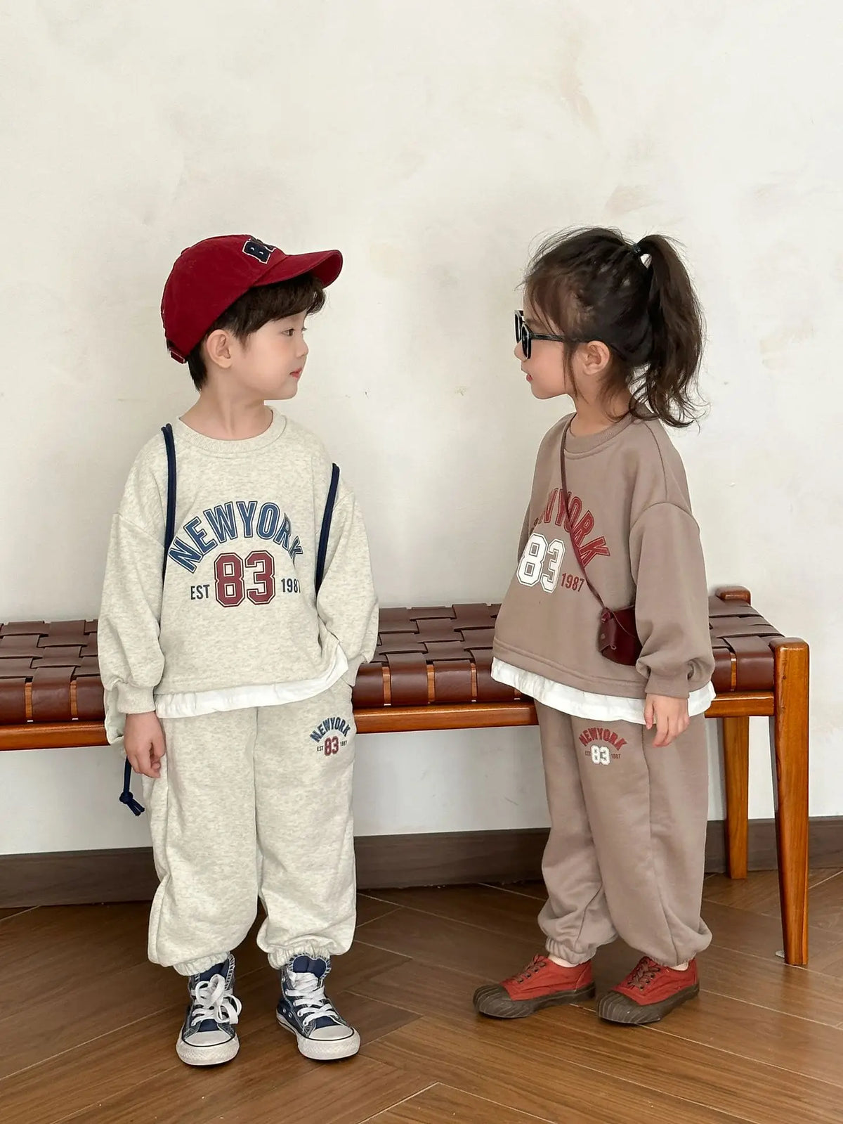 子ども用スウェットセット ロゴプリント長袖トップス&ロングパンツ(グレー&ブラウン)