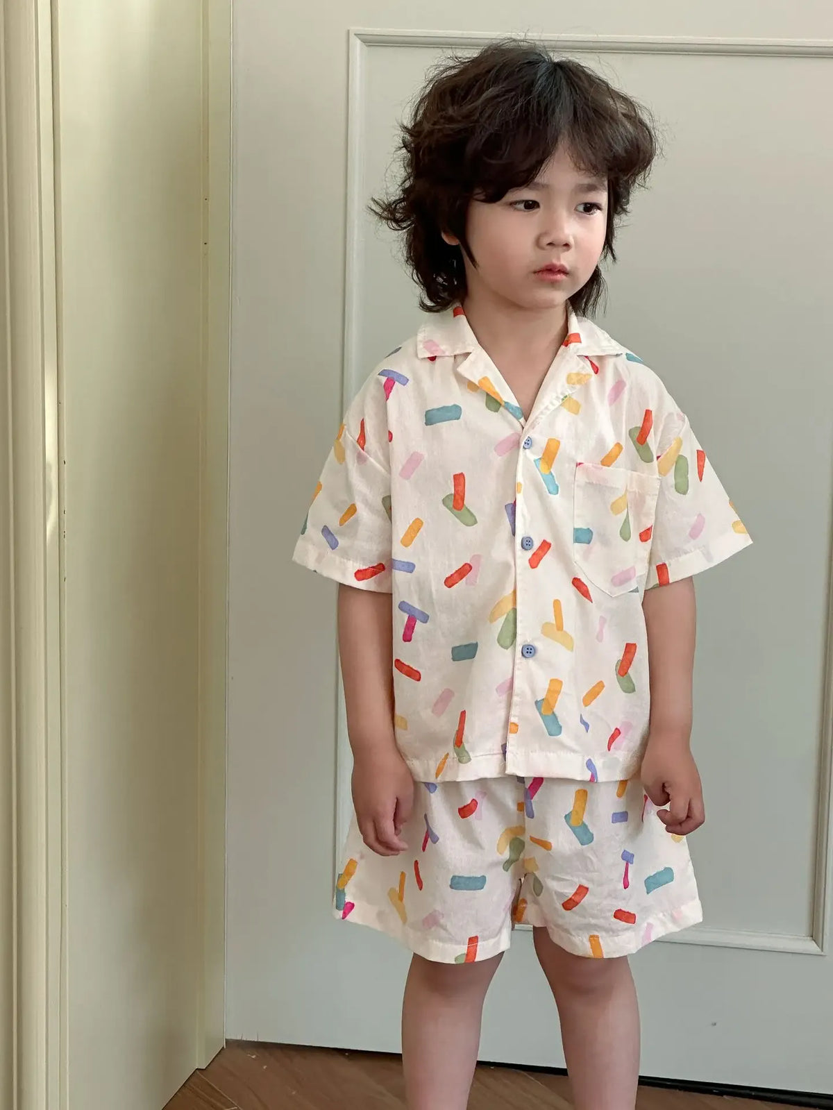 キッズ半袖シャツ&ショートパンツセット 幾何学プリント、ボタン開き