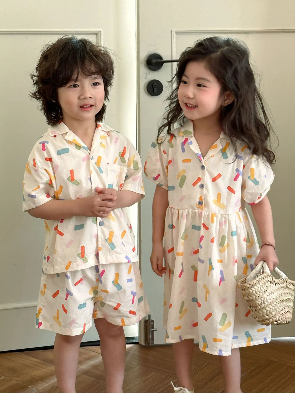 カラフル幾何学プリント半袖シャツワンピースとショートパンツ2点セット