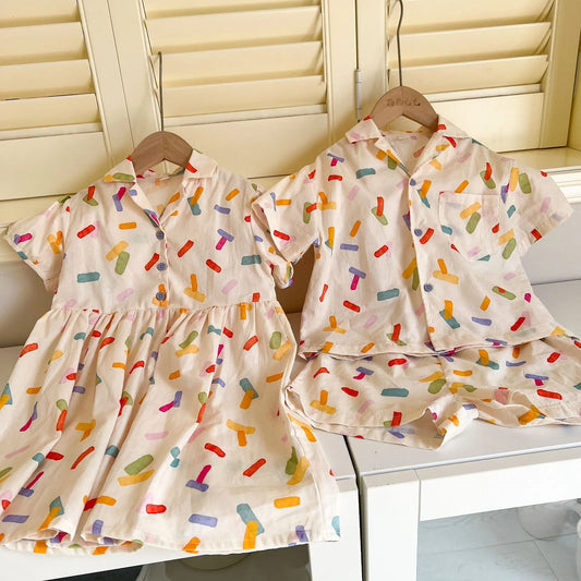 半袖セットアップ キッズワンピース/セットアップ 2点セット カラフル幾何学プリント柄半袖シャツワンピース/半袖シャツ+ショートパンツ リンクコーデ 兄弟姉妹 お揃いコーデ【mh0008877】