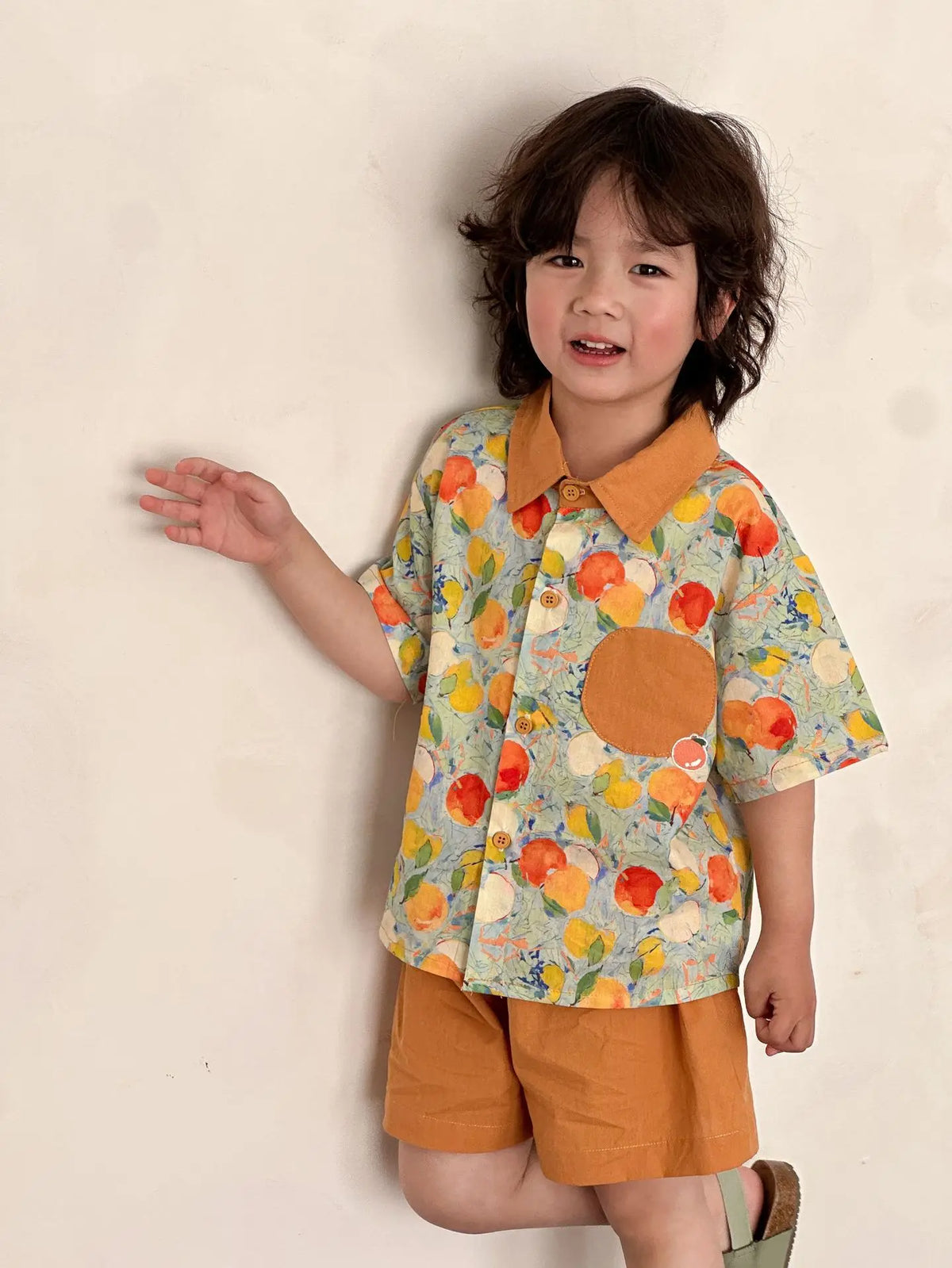 水色地フルーツ柄の半袖シャツとショートパンツ(キャミワンピ付き2点)