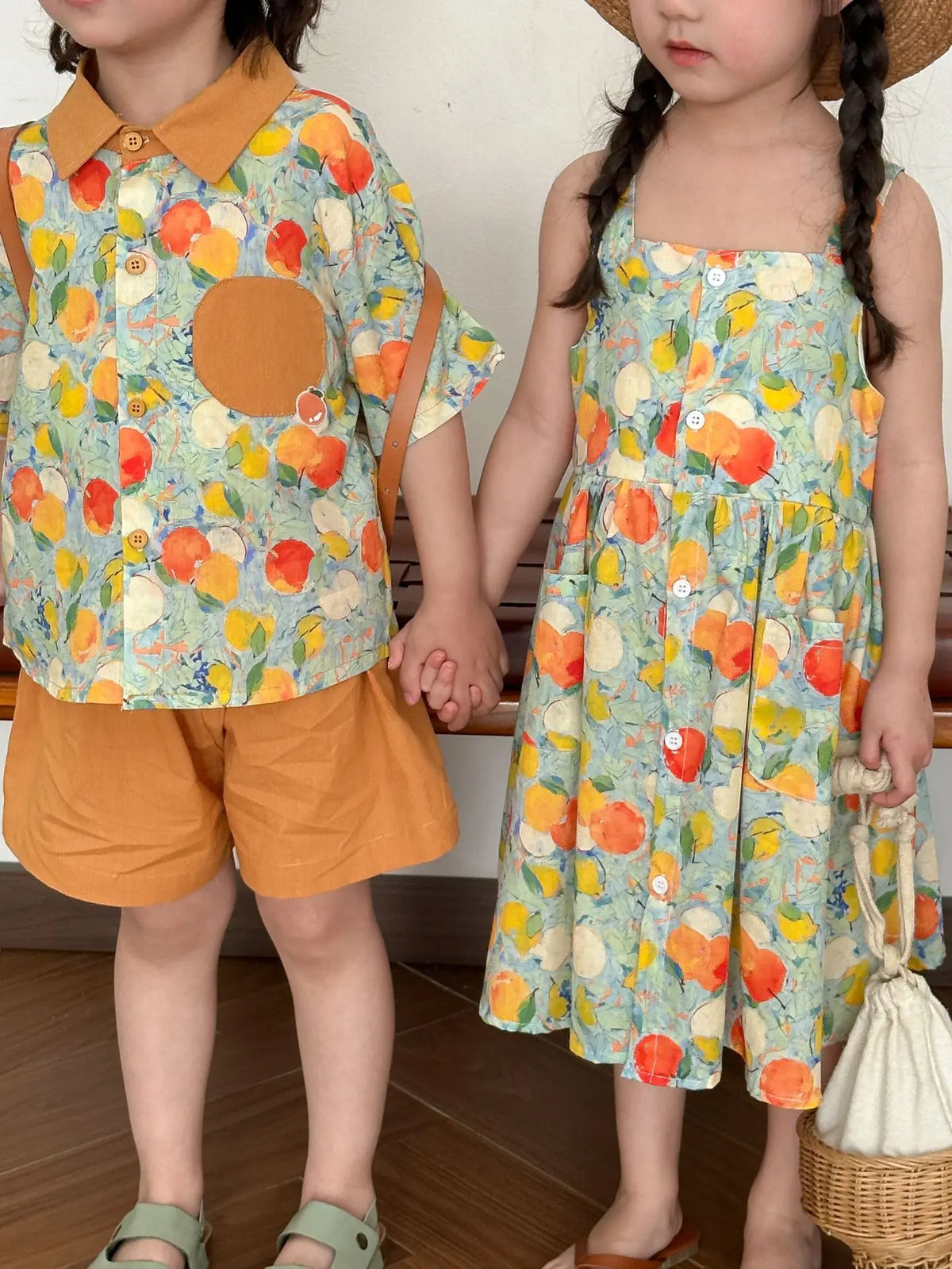 水色地フルーツ柄の半袖シャツとショートパンツ、キャミワンピ2点セット