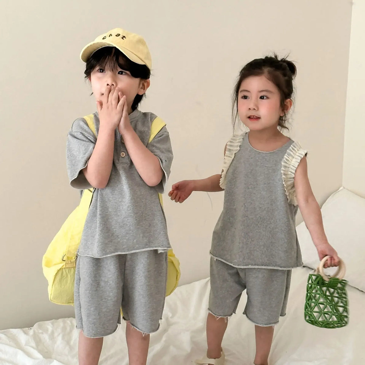キッズスウェット2点セット グレー 半袖T(ボタン)+ショートパンツ、フリルタンク+短パン(緑バッグ)