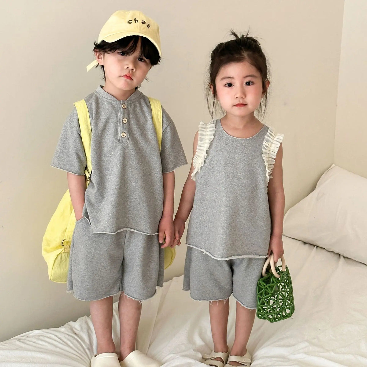 キッズスウェット2点セット グレー 半袖T(ボタン)+ショートパンツ、フリルタンク+短パン