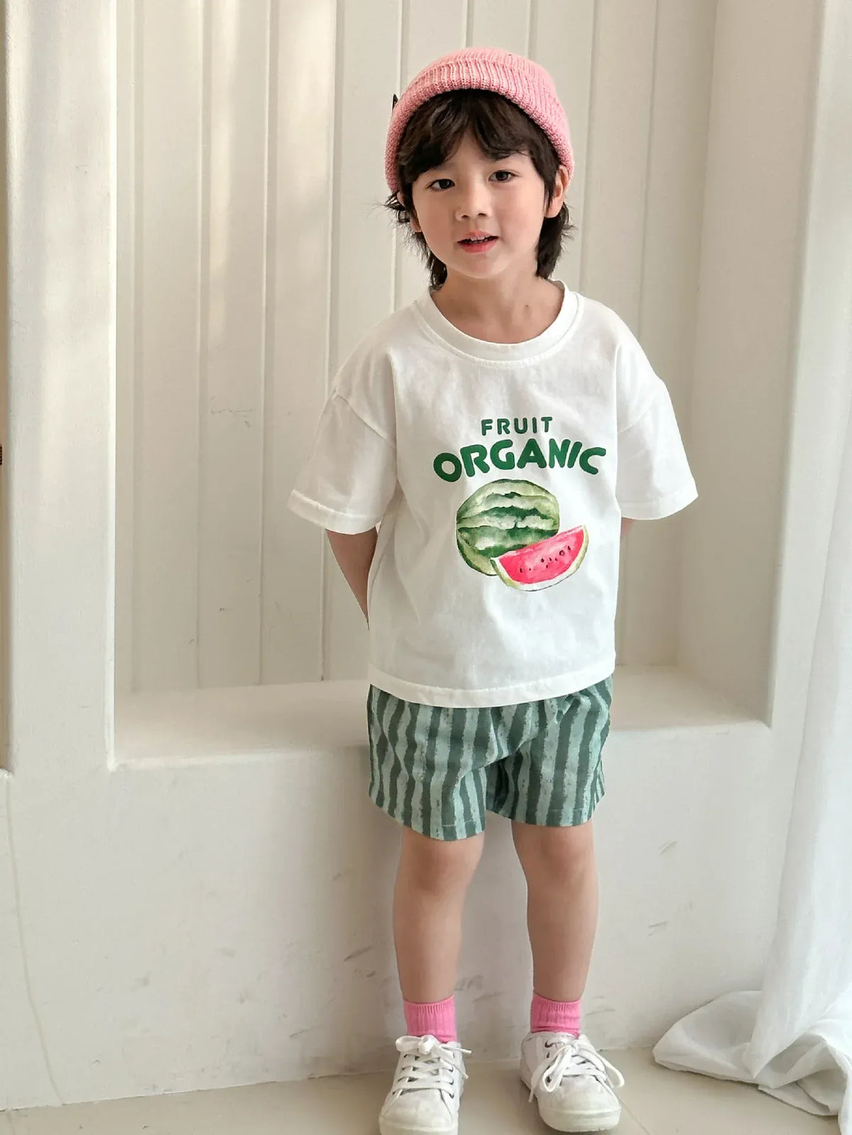 キッズ用セットアップ 2点セット:白Tシャツにスイカ柄、グリーン縦ストライプ短パン