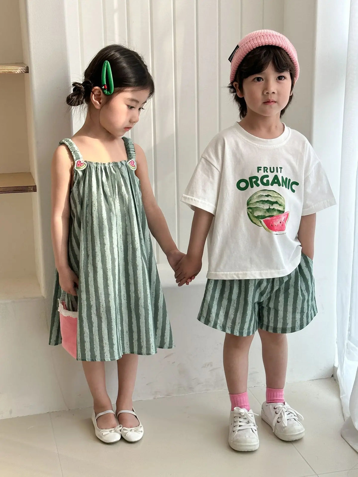 キッズ用セットアップ 2点セット:グリーンの縦ストライプキャミワンピ+白Tシャツと短パン