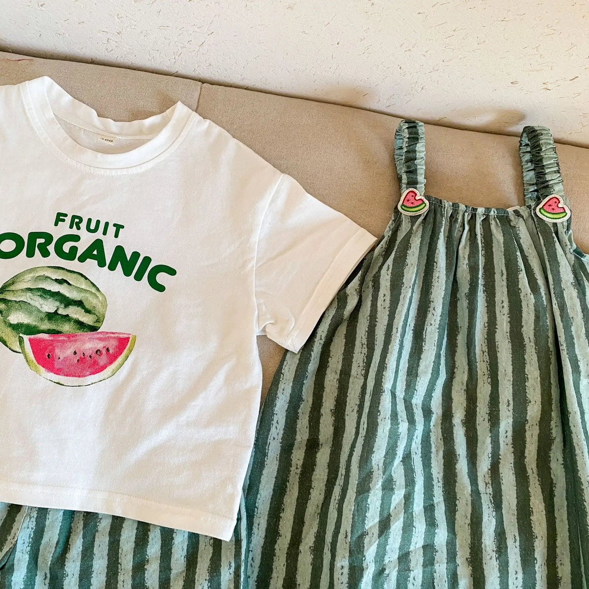 キッズ2点セット 白半袖T(FRUIT ORGANIC)と緑縦ストライプキャミワンピース