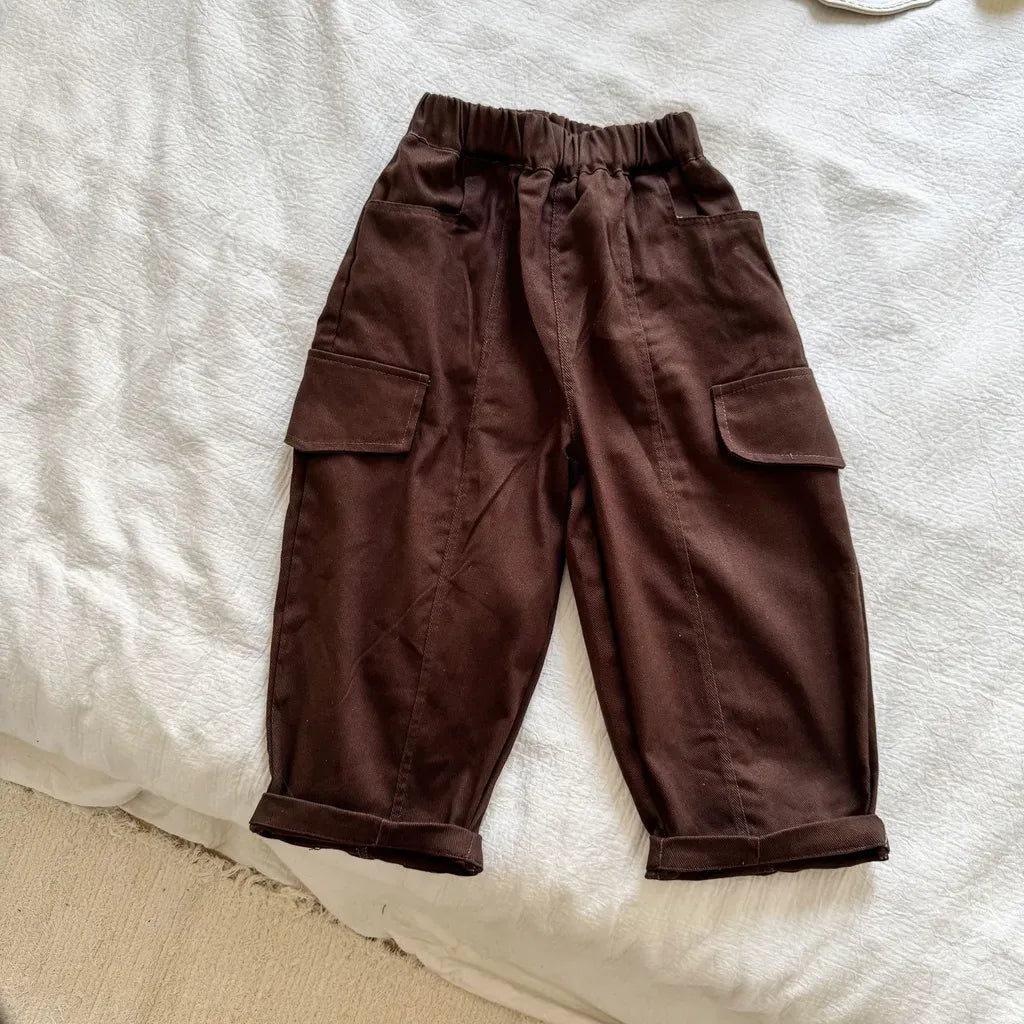 ワイドシルエットカーゴパンツ(ダークブラウン)前面カーゴポケット付き