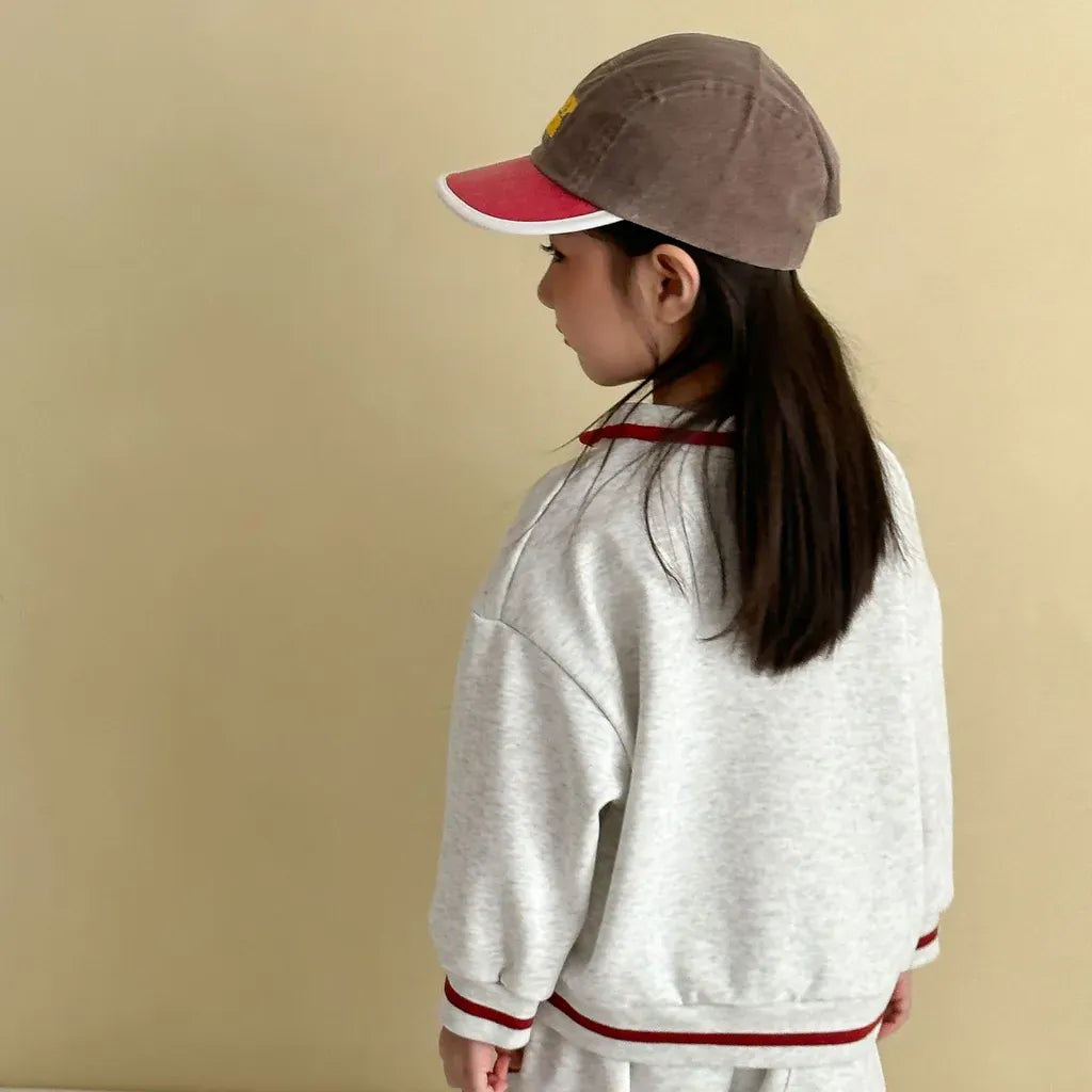グレーのLOVE刺繍ハーフジップスウェットセットアップ背面(赤ライン)