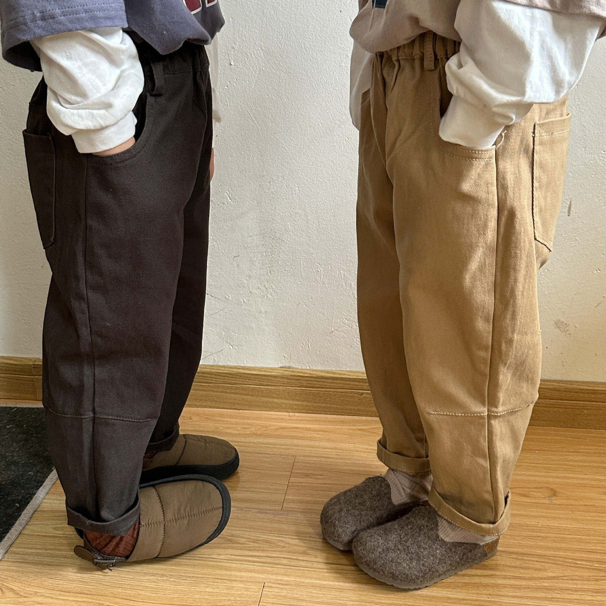 キッズ用パンツ(ブラック系&カーキ)ウエスト総ゴム、サイドポケット付き
