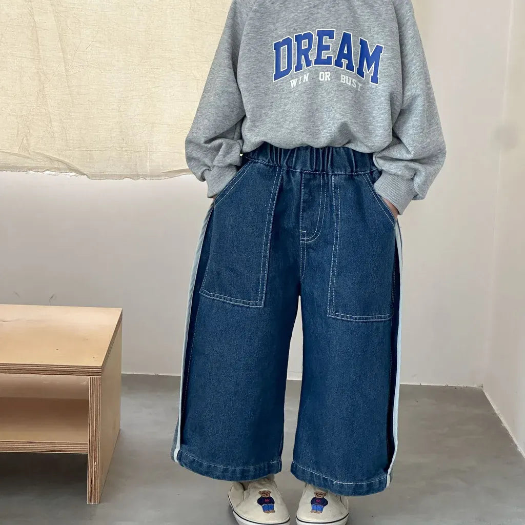 サイドラインデニムワイドパンツ、太めシルエットとフロントポケット
