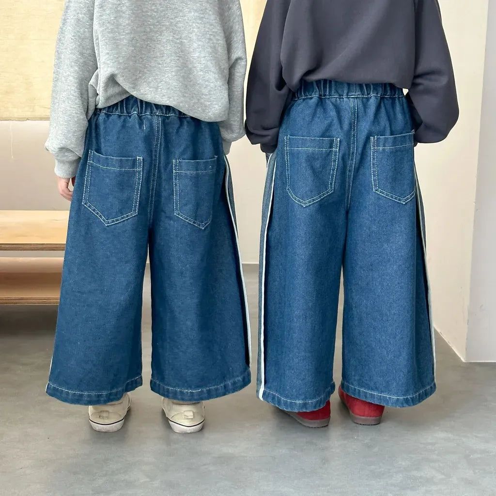 ブルーのデニムワイドパンツ2点、フロントパッチポケットとサイドライン