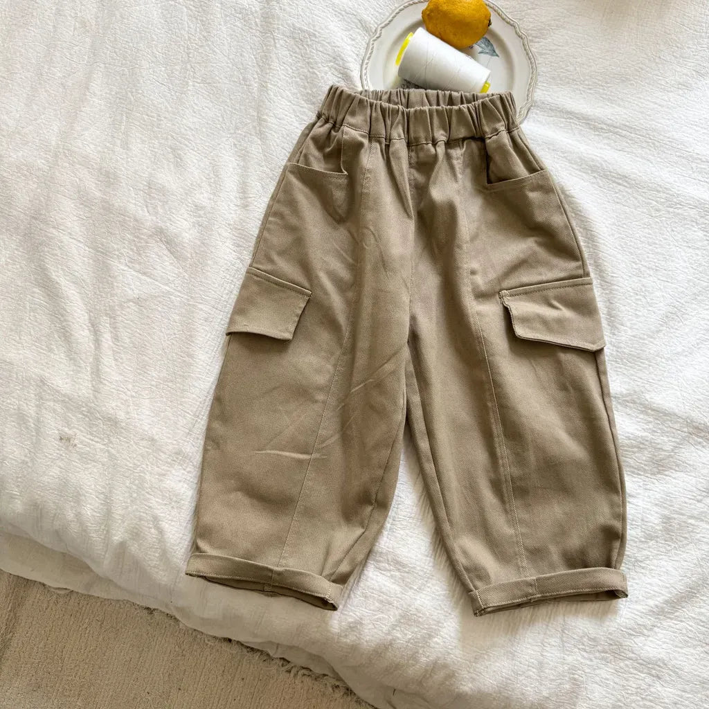 ワイドシルエットカーゴパンツ カーキ色 平置き 背中側のゴムウエスト