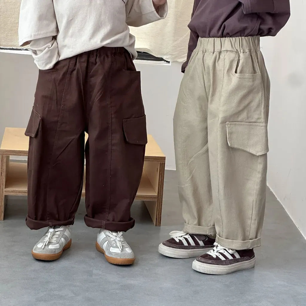ワイドシルエットのカーゴパンツ(コーヒー色/カーキ)前面フラップポケット付き