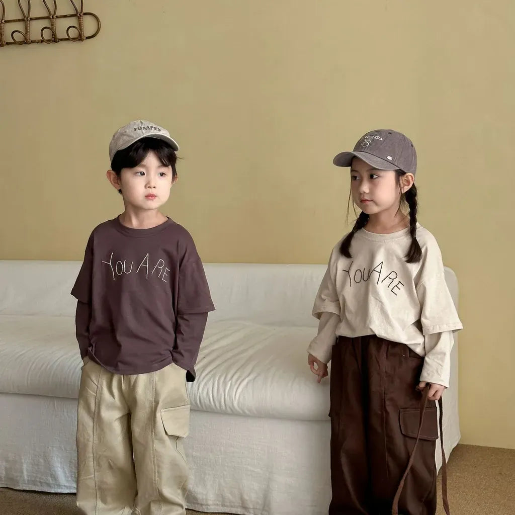 ワイドシルエットカーゴパンツ 子ども着用 ダークブラウンとカーキの色違い
