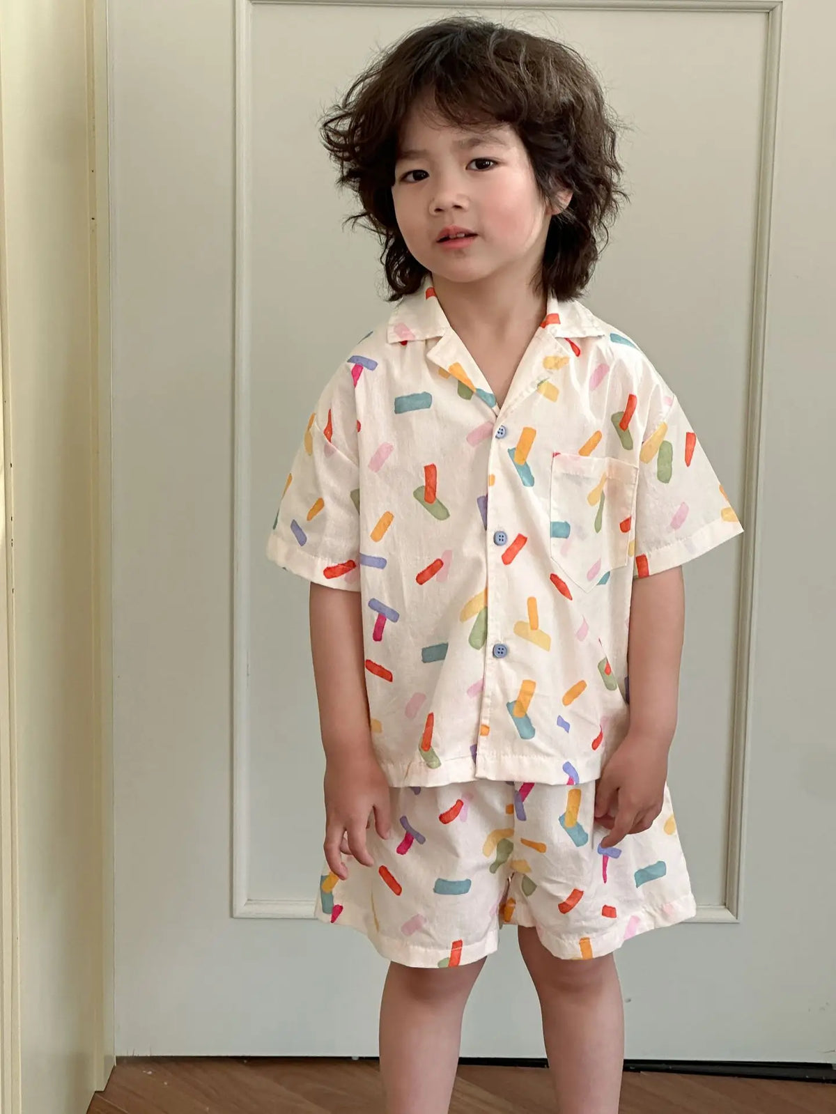 キッズ半袖シャツ&ショートパンツセット 幾何学プリント、ゆったりシルエット