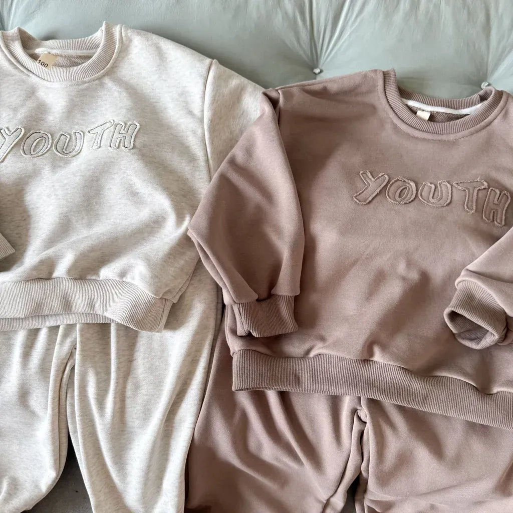ホワイト系ロゴ刺繍スウェット上下2点セット(トレーナー・パンツ)