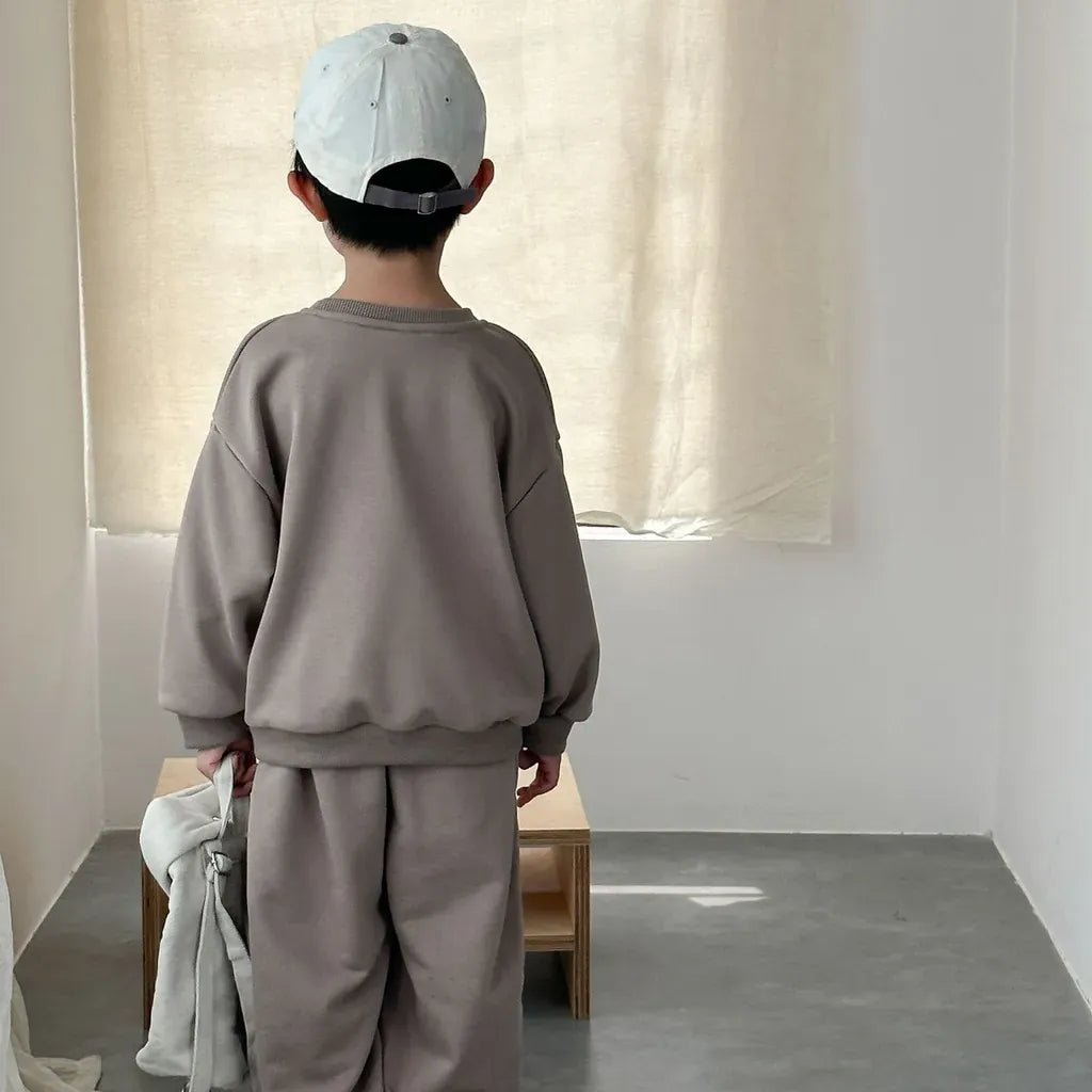 グレー系ロゴ刺繍スウェット上下2点セット(後ろ姿トレーナー・パンツ)