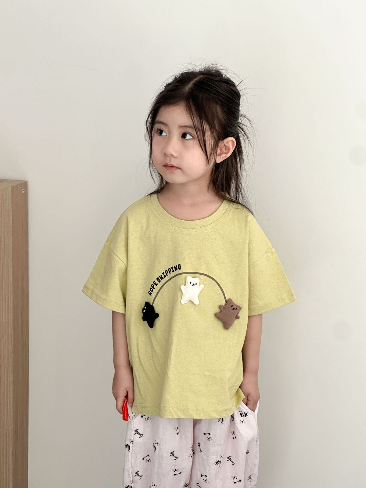 イエローグリーン半袖Tシャツ くまアップリケのプリント