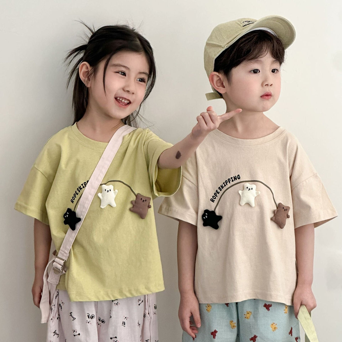 くまアップリケの半袖Tシャツ2枚(イエローグリーン・ベージュ)前面デザイン