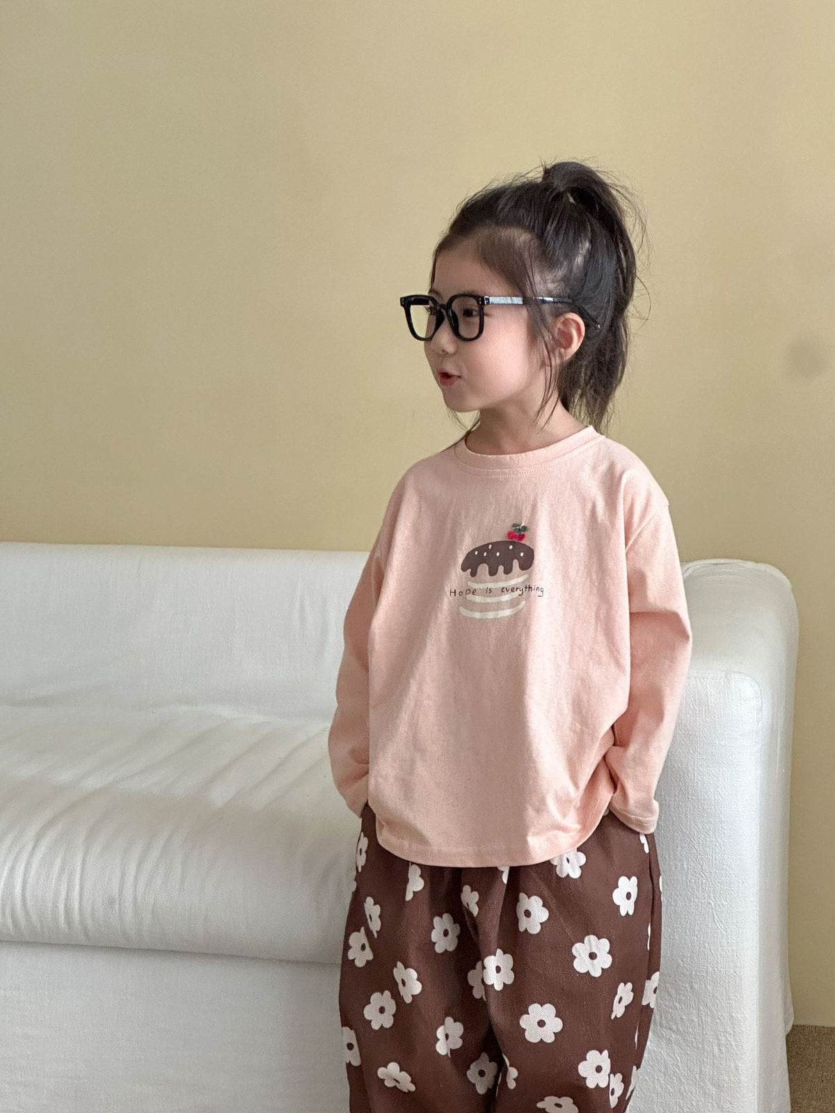ピンクの長袖Tシャツ、くま&ケーキ刺繍