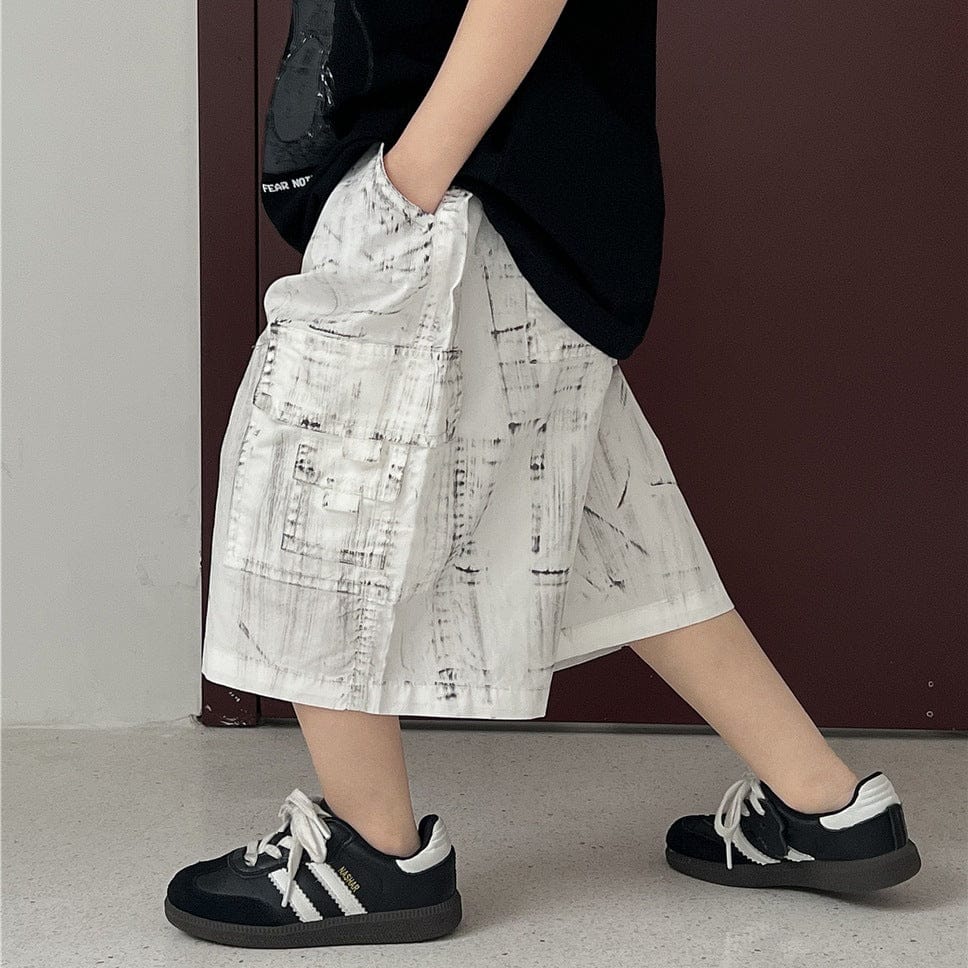 白のルーズカーゴハーフパンツ、フロントのパッチポケット
