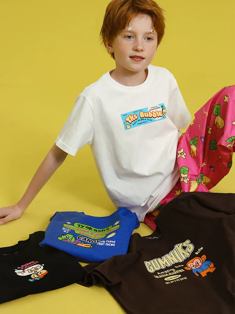 白のプリントルーズ半袖Tシャツ フロントにカラフルなバブル風ロゴ
