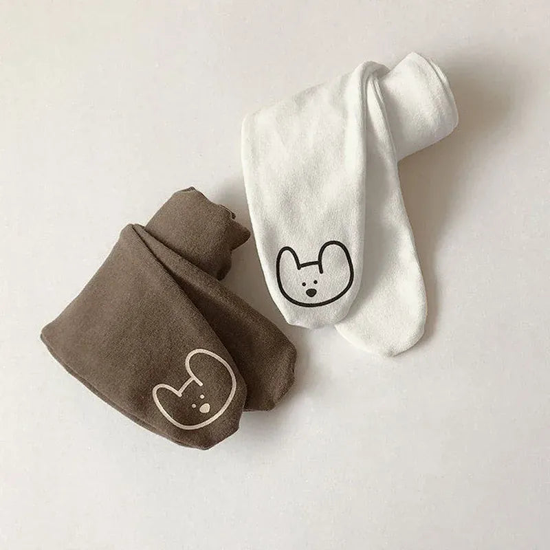 くまプリント足付きレギンス、白&ブラウンの折りたたみ