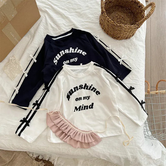 長袖Tシャツ キッズトップス サイドダブルリボンラインレターロゴプリント長袖Tシャツ 2カラー【mh0006769】